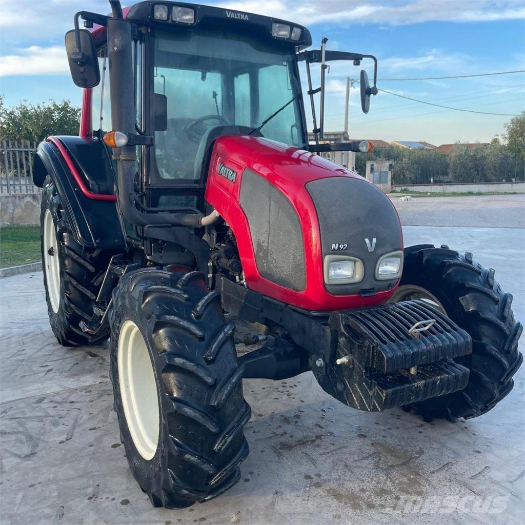 Valtra N92 Traktori