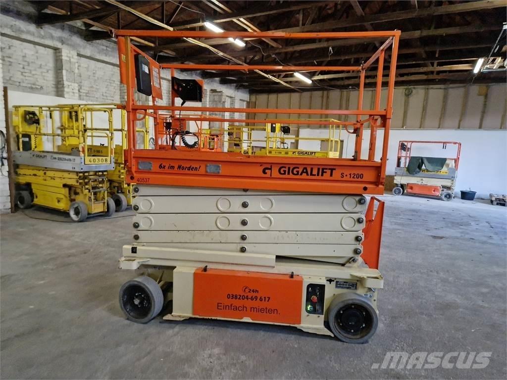 JLG 10 RS Šķerveida pacēlāji