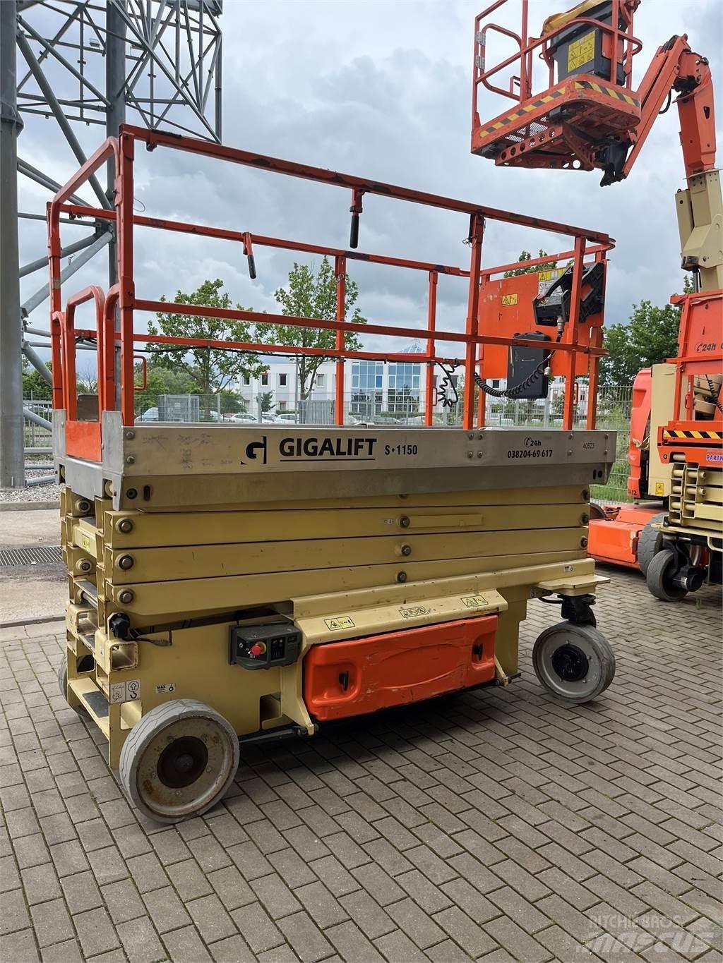 JLG 3246 ES Šķerveida pacēlāji