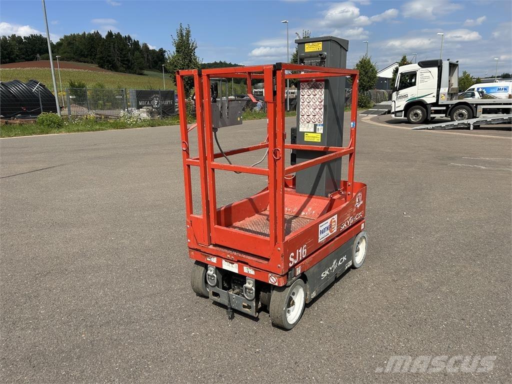 SkyJack SJ16 Kompakts pacēlājs ar rotējošu strēli