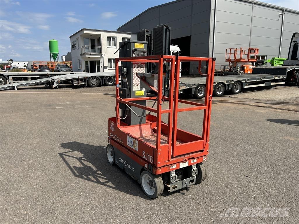 SkyJack SJ16 Kompakts pacēlājs ar rotējošu strēli