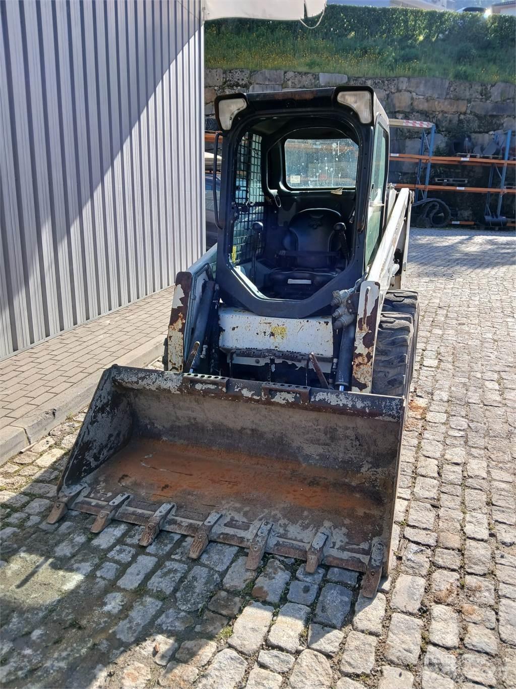 Bobcat S450 Iekrāvēji uz riteņiem