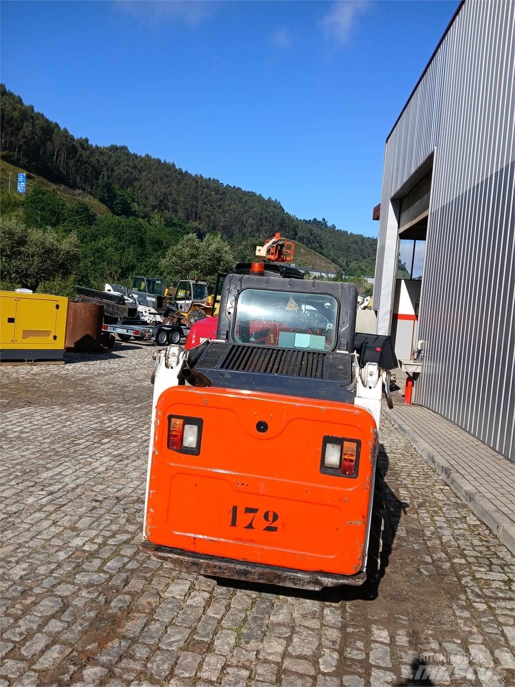 Bobcat S450 Iekrāvēji uz riteņiem