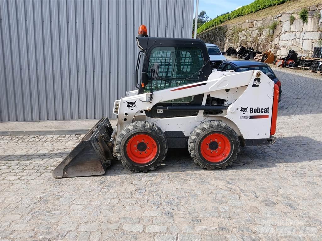 Bobcat S550 Iekrāvēji uz riteņiem