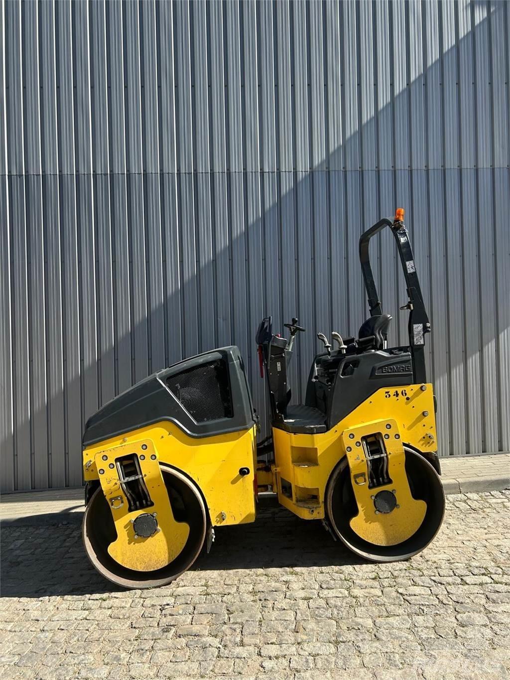 Bomag BW138AD-5 Divvalču grunts veltņi