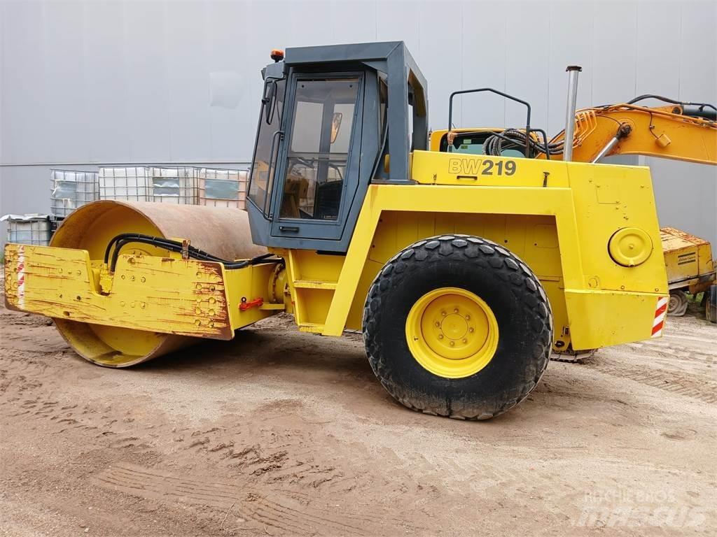 Bomag BW219D-2 Divvalču grunts veltņi