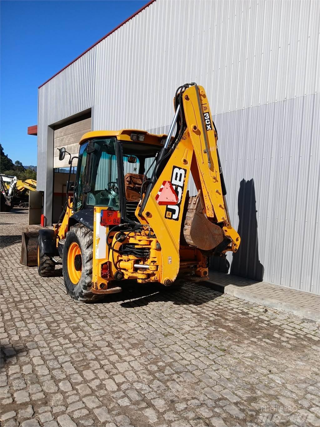 JCB 3CX Ekskavatori-iekrāvēji