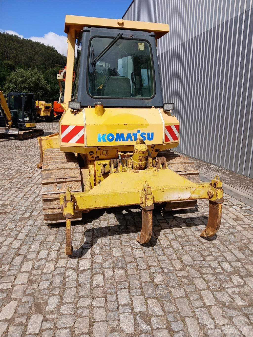 Komatsu D41E-6 Cauruļvadu buldozeri