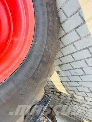 CLAAS ARION 640 Traktori