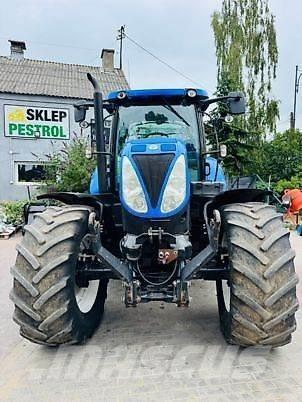 New Holland T7.210RC Traktori