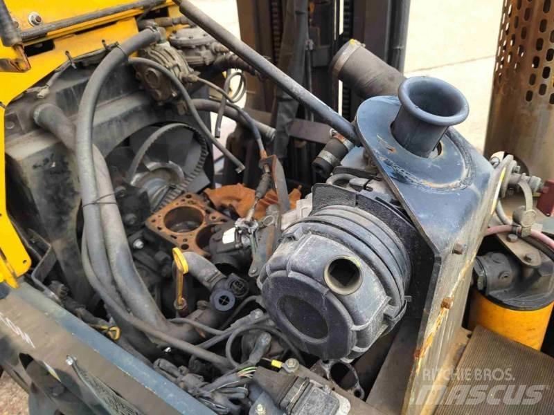 Combilift C3000 GAS Četru virzienu krāvēji