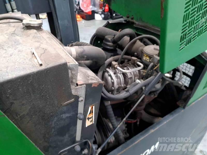 Combilift C4000 Četru virzienu krāvēji