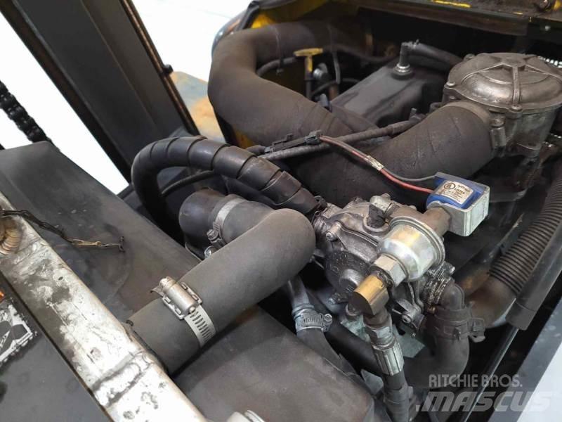 Combilift C4000 Četru virzienu krāvēji