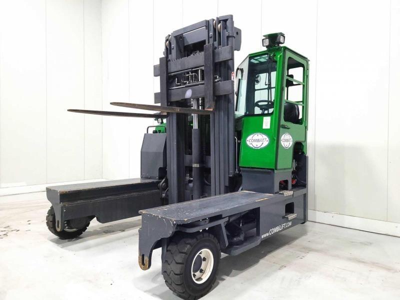 Combilift C8000 GAS Četru virzienu krāvēji