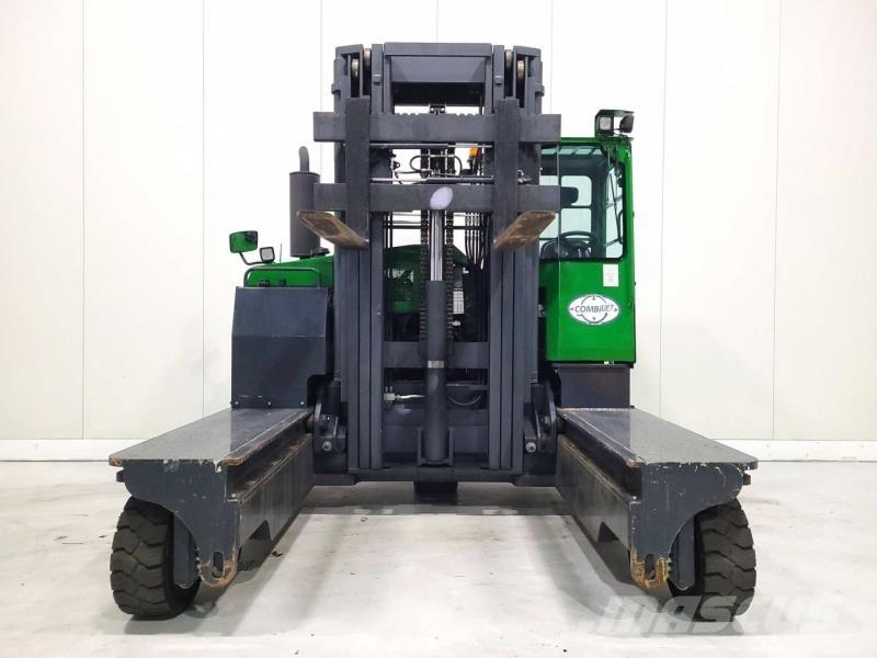 Combilift C8000 GAS Četru virzienu krāvēji