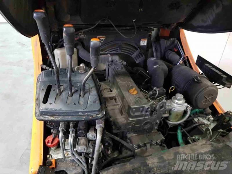 Doosan D25S-5 Tehnika ar dīzeļa dzinēju