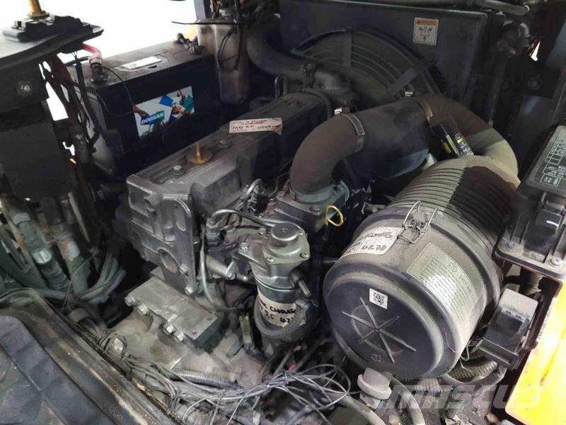 Doosan D25S-7 Tehnika ar dīzeļa dzinēju