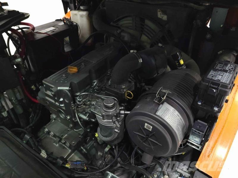 Doosan D25S-7 Tehnika ar dīzeļa dzinēju