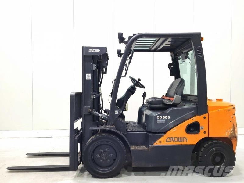 Doosan D30S-07 Tehnika ar dīzeļa dzinēju