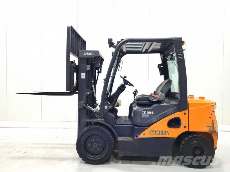 Doosan D30S-07 Tehnika ar dīzeļa dzinēju