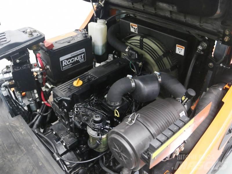 Doosan D30S-5 Tehnika ar dīzeļa dzinēju