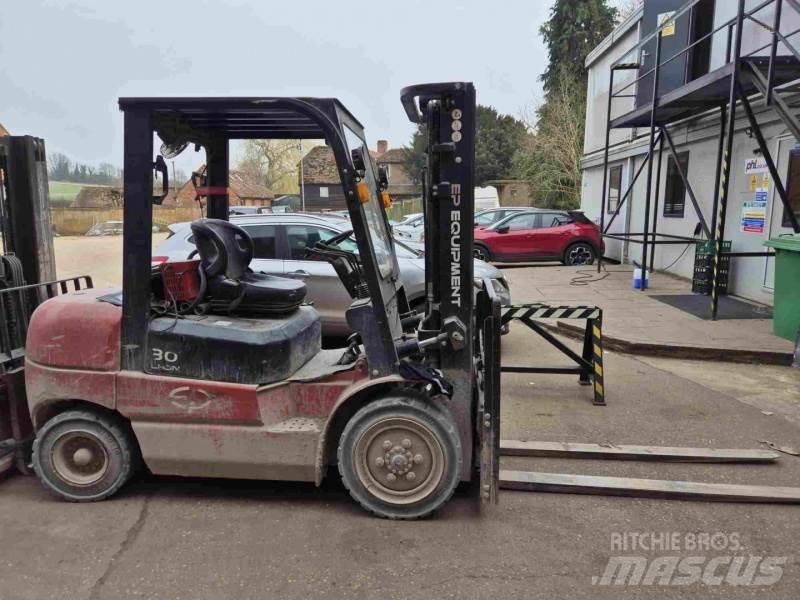 EP EFL302 410 Elektriskie iekrāvēji
