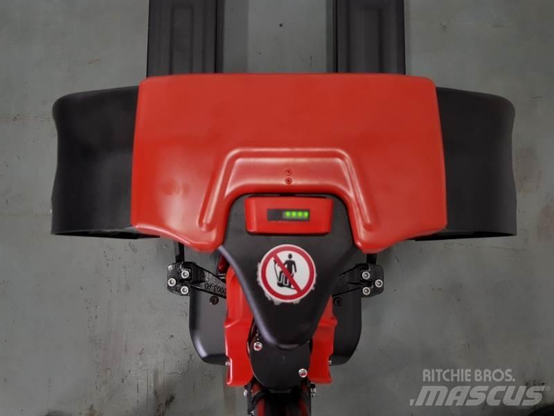 EP F4 PALLET TRUCK Rati palešu pārvadāšanai