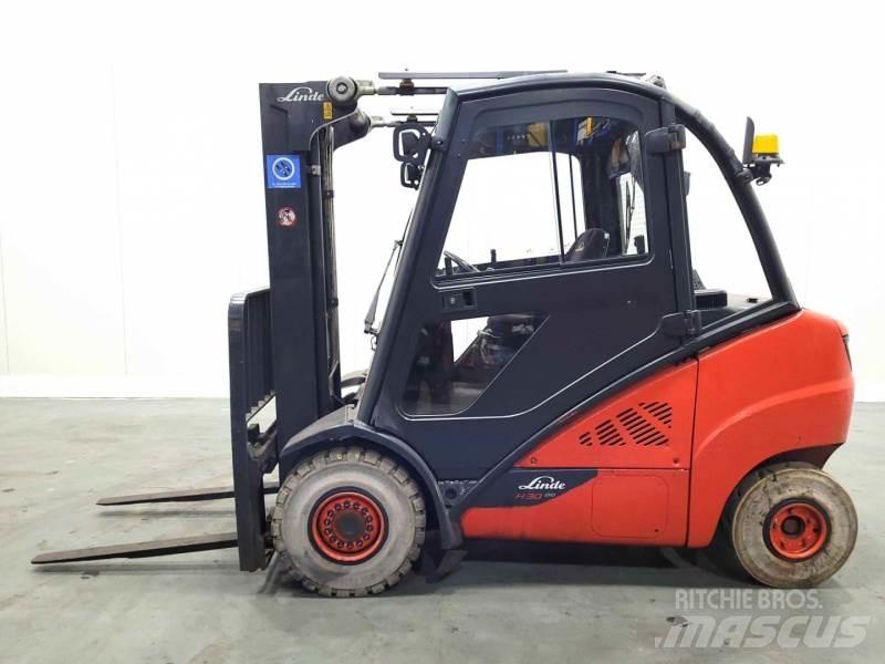 Linde H30D-02 393 Tehnika ar dīzeļa dzinēju