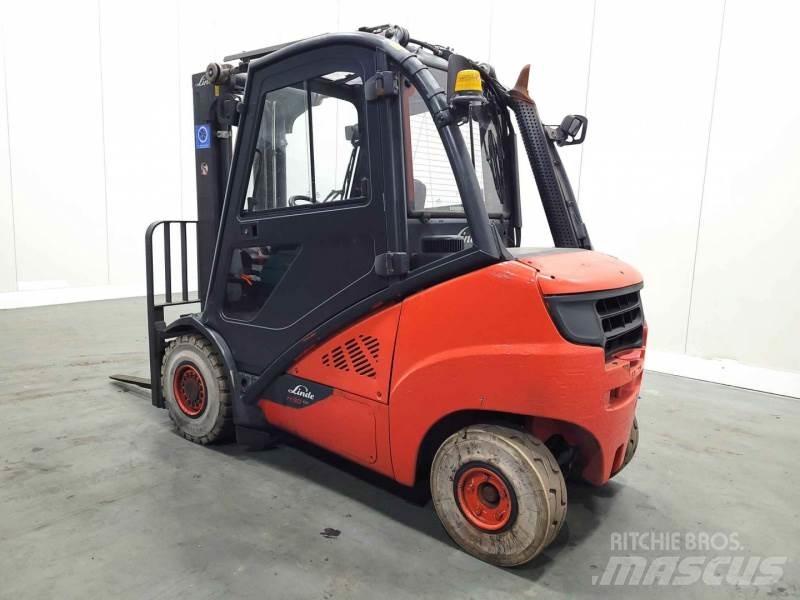 Linde H30D-02 393 Tehnika ar dīzeļa dzinēju