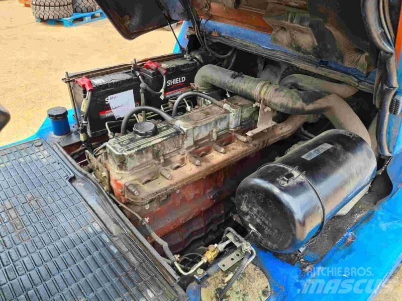 Nissan FO4D40Q2 Tehnika ar dīzeļa dzinēju
