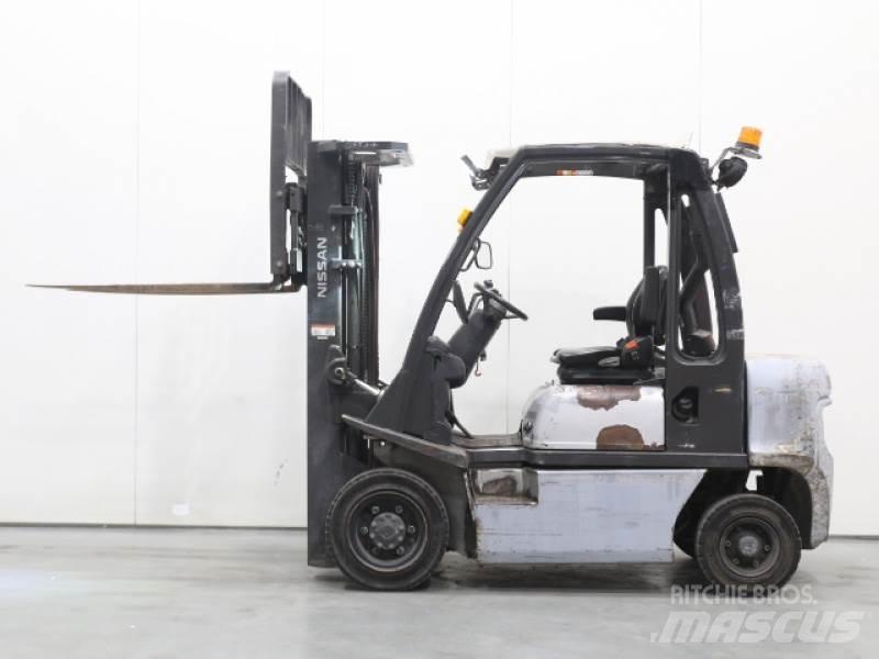 Nissan Y1D2A25Q Tehnika ar dīzeļa dzinēju