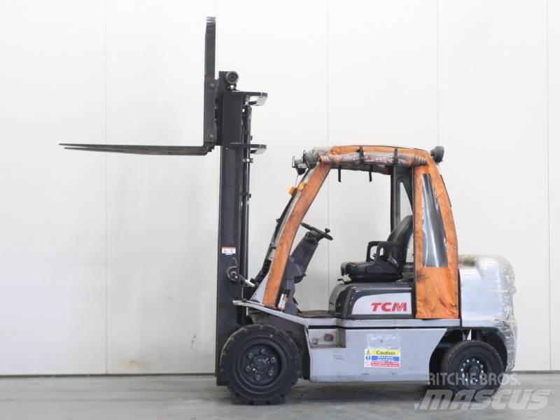 Nissan YG1D2A32H Tehnika ar dīzeļa dzinēju