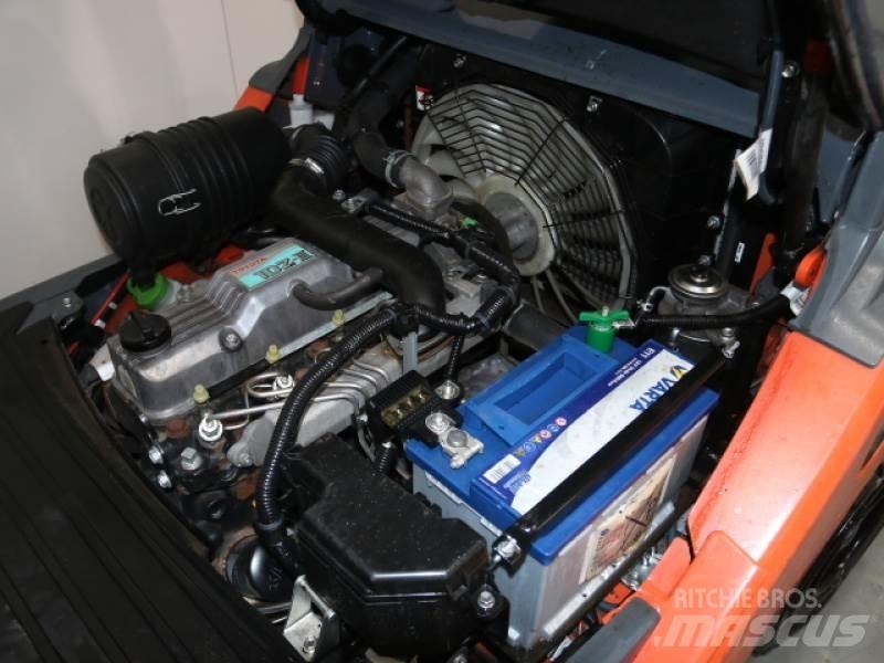 Toyota 02-8FDF30 Tehnika ar dīzeļa dzinēju