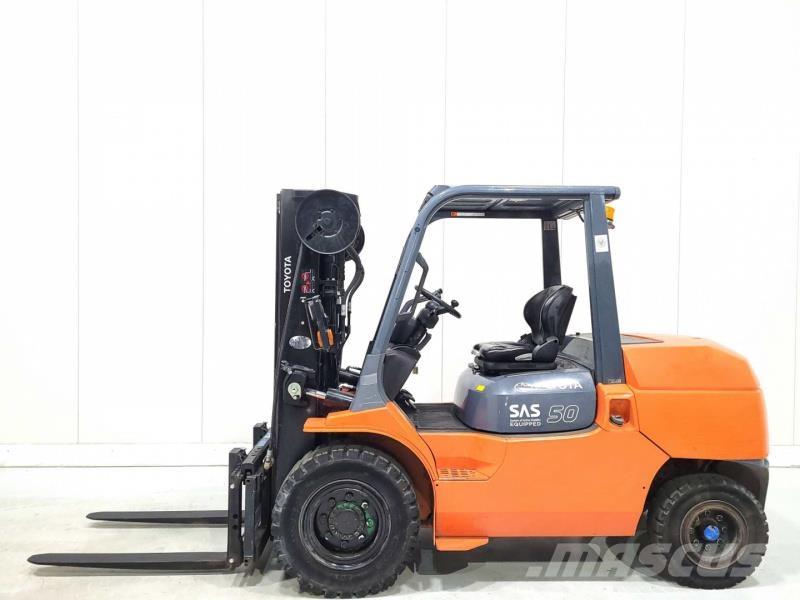 Toyota 42-7FD45 Tehnika ar dīzeļa dzinēju