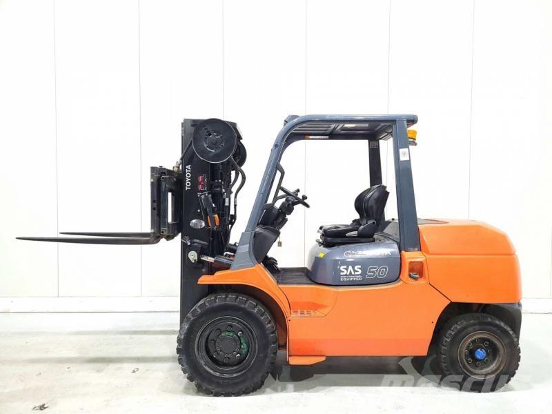 Toyota 42-7FD45 Tehnika ar dīzeļa dzinēju