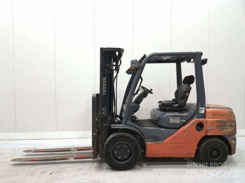 Toyota 52-8FDJF35 Tehnika ar dīzeļa dzinēju