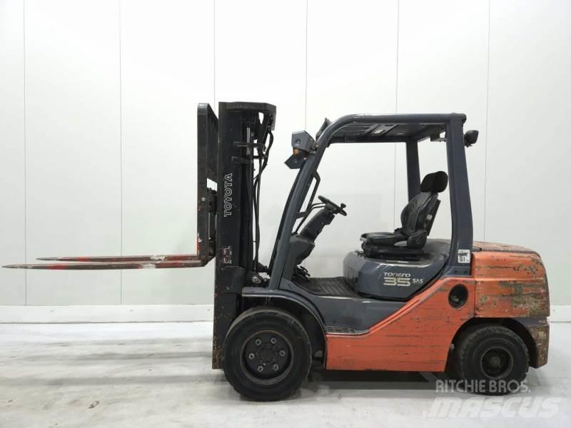 Toyota 52-8FDJF35 Tehnika ar dīzeļa dzinēju