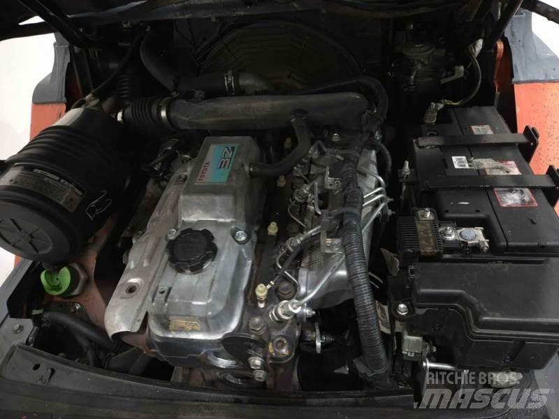 Toyota 52-8FDJF35 Tehnika ar dīzeļa dzinēju