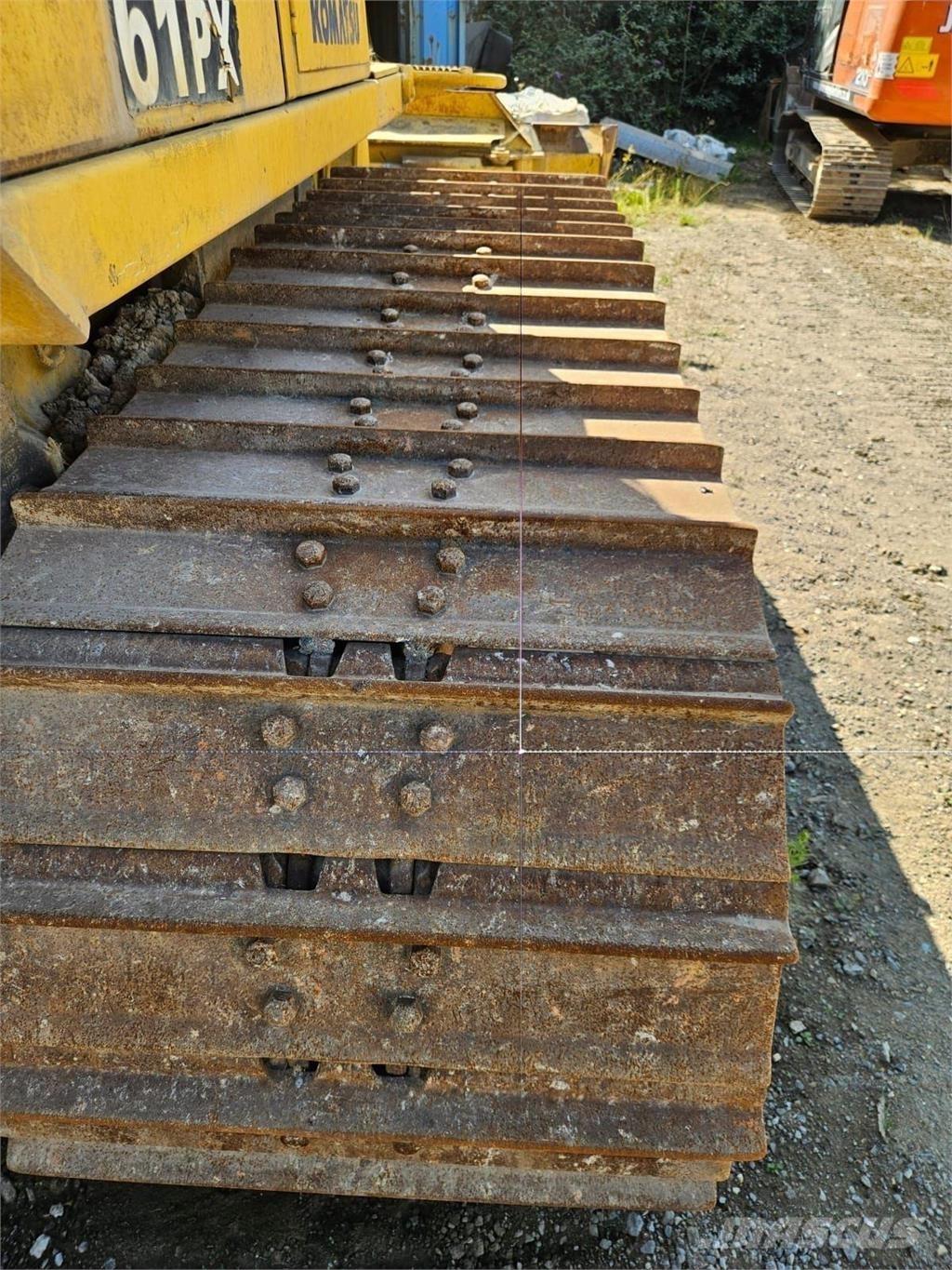 Komatsu D61PX-15 Kāpurķēžu buldozeri