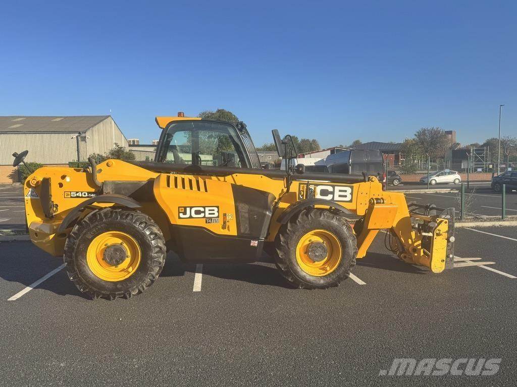 JCB  Teleskopiskie manipulatori