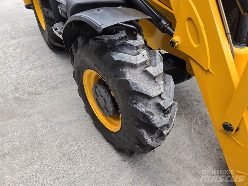 JCB 3CX Ekskavatori-iekrāvēji