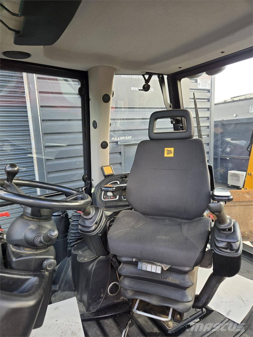 JCB 3CX Ekskavatori-iekrāvēji