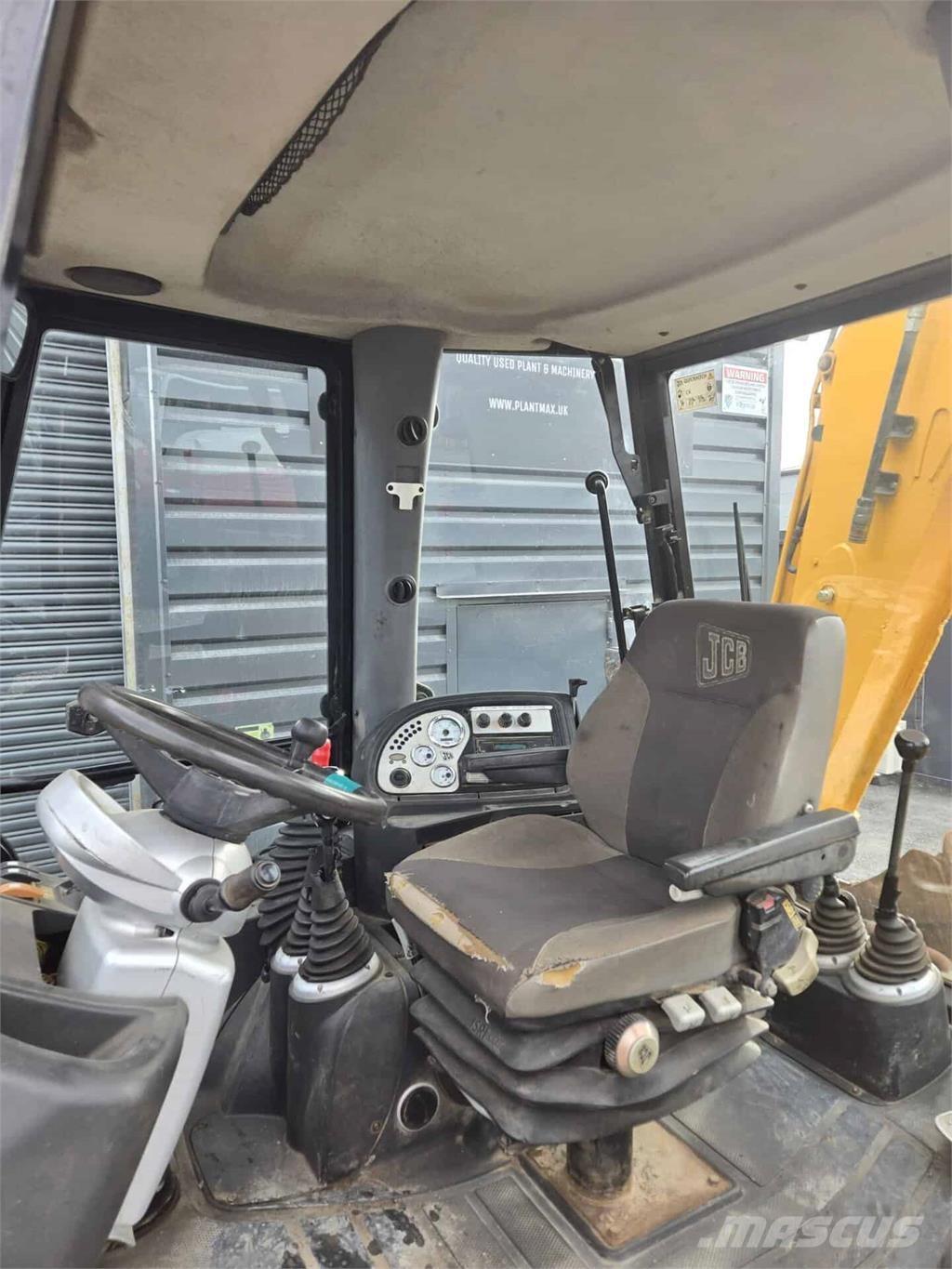 JCB 3CX Ekskavatori-iekrāvēji