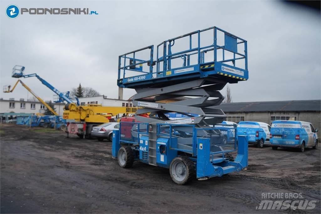 Genie 4390 Šķerveida pacēlāji