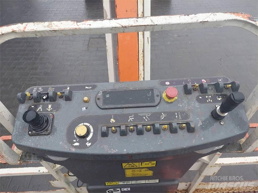 JLG 800AJ Strēles pacēlāji