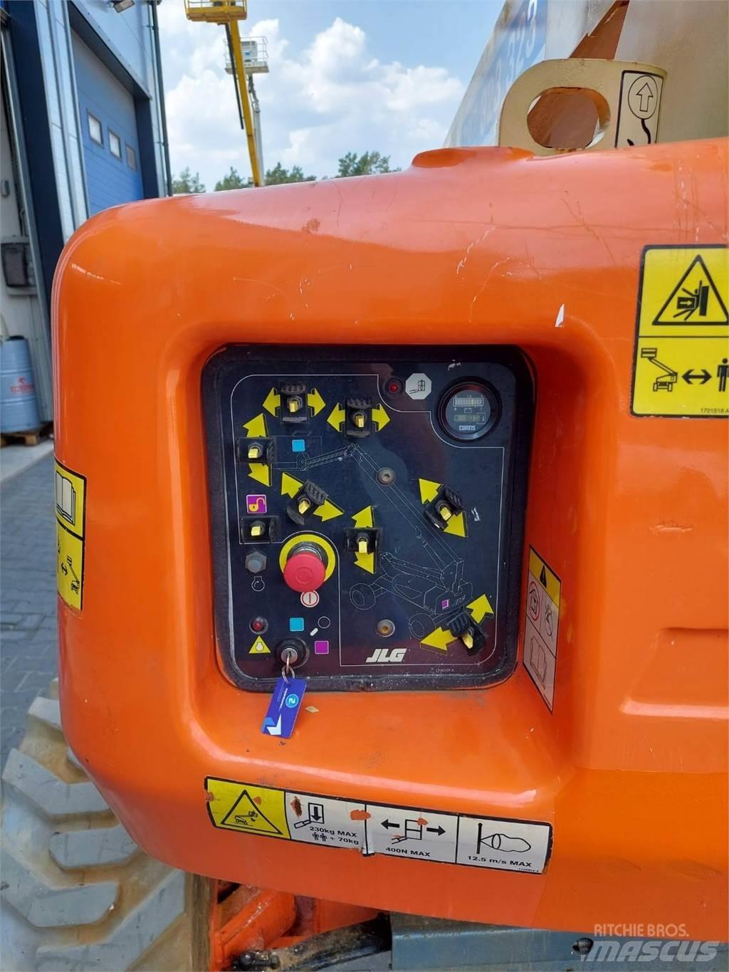 JLG M600JP Strēles pacēlāji