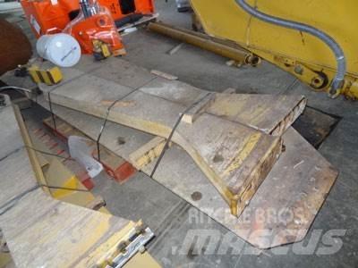 CAT 740 Tailgate Citas sastāvdaļas