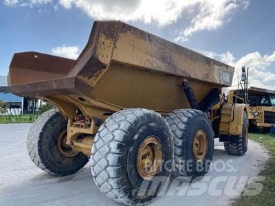 CAT 740B Artikulētie pašizgāzēji