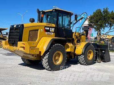 CAT 938M Iekrāvēji uz riteņiem