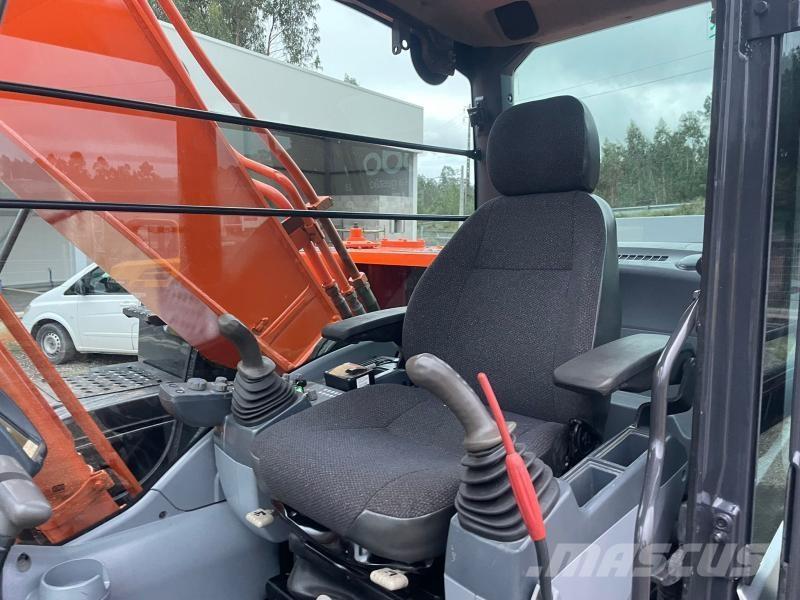 Hitachi ZX210 Kāpurķēžu ekskavatori